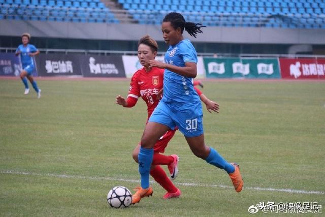 德布劳内指导曼城U14，首堂训练课认识所有孩子
